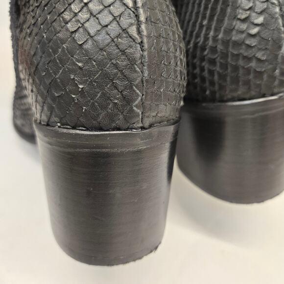 Cordani Barrett Pull-On Black Textured Leather Block Heel Bootie, EU 39, US 8.5 - Picture 7 of 11